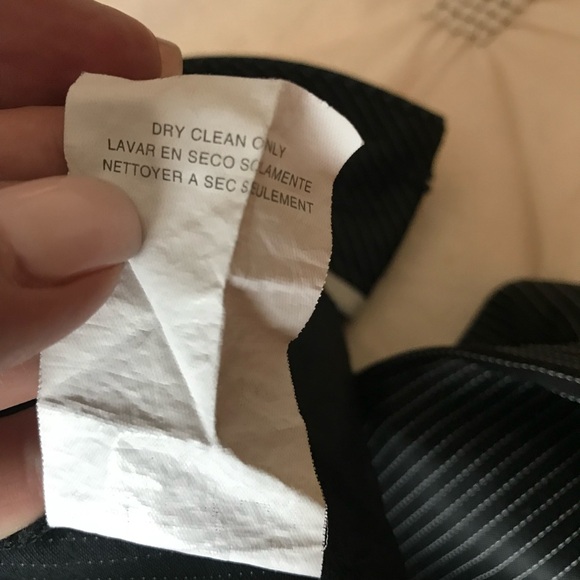 Bebe black & white pinstriped shorts in good condition. Sz 6. - Picture 14 of 14